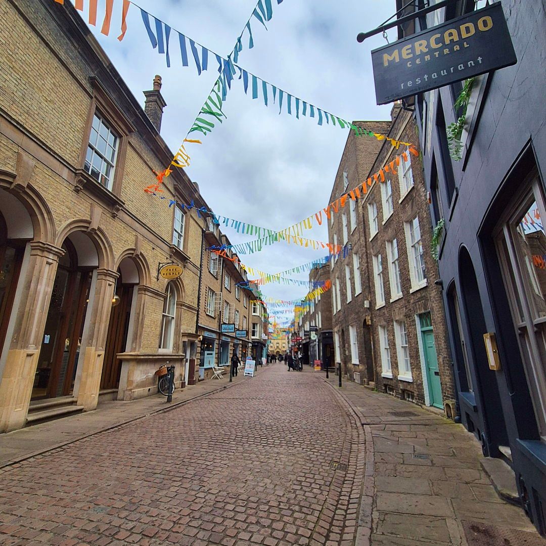 Cambridge is looking summer ready with our colourful bunting! ☀️🌈 You will find the bunting on Green Street, Rose Crescent, Sussex Street, Bridge Street and new for this year.... Trinity Street. We hope it brings you a little joy when wandering through the city! 😊
