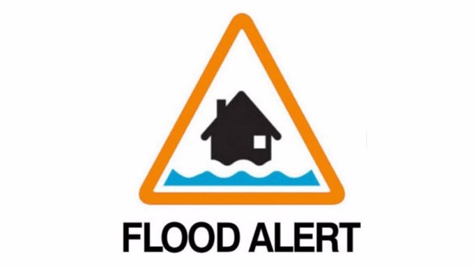 A flood alert, meaning flooding is possible, has been issued for the tidal River Waveney from Ellingham to Breydon Water including Beccles Quay, Oulton Broad, Somerleyton, St Olaves, Haddiscoe and Belton: check-for-flooding.service.gov.uk/target-area/05…