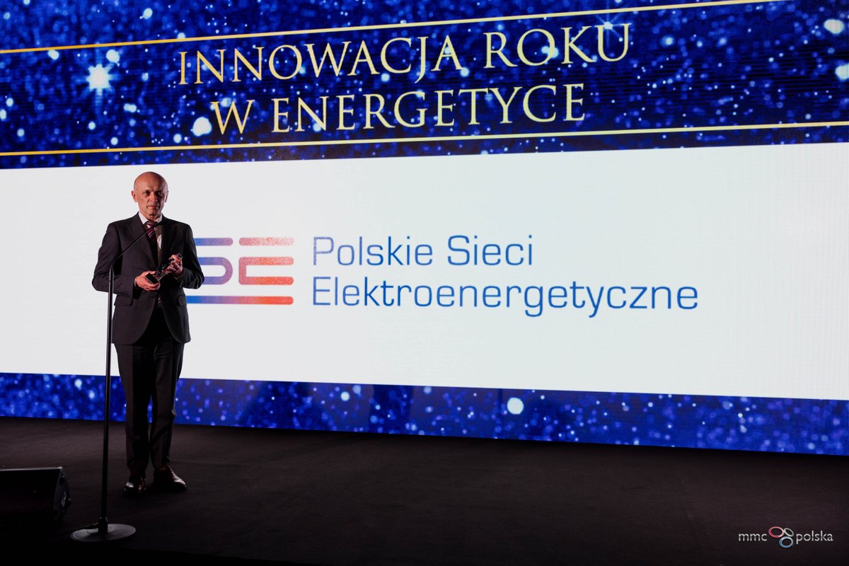 pse_pl's tweet photo. Miło nam poinformować, że podczas @EuroPOWERKonf PSE zostały nagrodzone statuetką "Innowacja roku w energetyce" za Narzędzie Migracji Danych do Centralnego Systemu Informacji Rynku Energii #CSIRE, przygotowane przez @asseco_pl. Nagrodę odebrał wiceprezes PSE Tomasz Sikorski https://t.co/9qe2e5YyPs