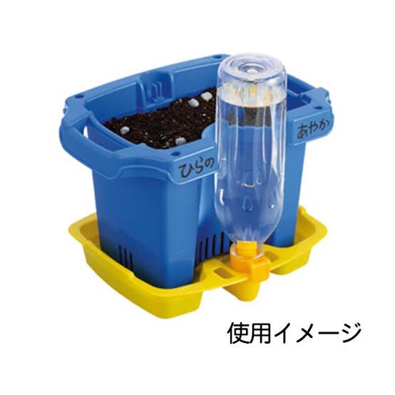 小1の親御様、そろそろ学校から急に「500mlのペットボトルを1本」持ってくるように言われます。こういう用途です。
いろはすは強度的にNG、午後ティーの四角いタイプは形的にNGで持ち帰らされる可能性があります。
ペットボトルを飲む習慣がないご家庭はお早めにご用意を。