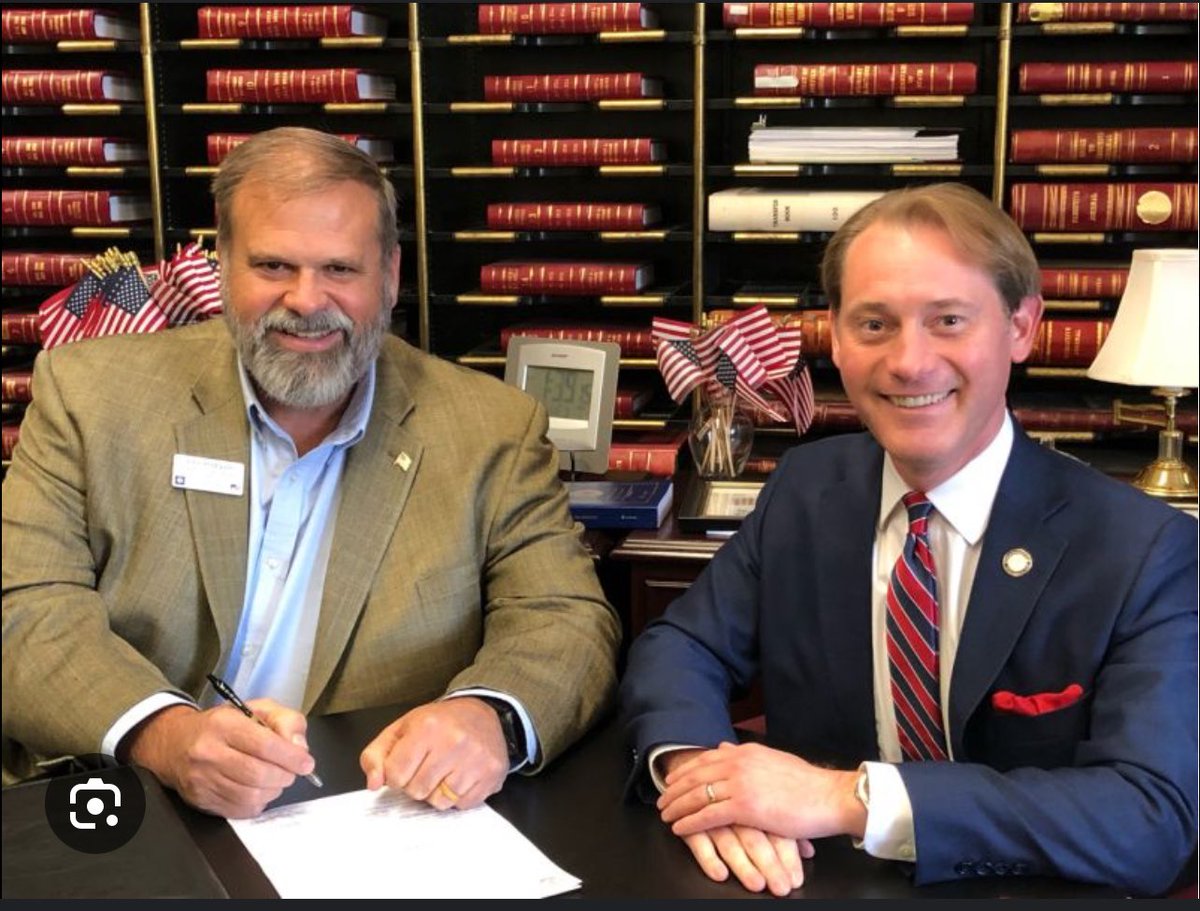 The Dynamic Duo of KY. Keeping elections a mystery and your right to access those public records where the plotting and scheming are done under wraps so you pesky citizens quit investigating. Friends since the Bevin Administration and fooling Liberty voters for years! 🤢