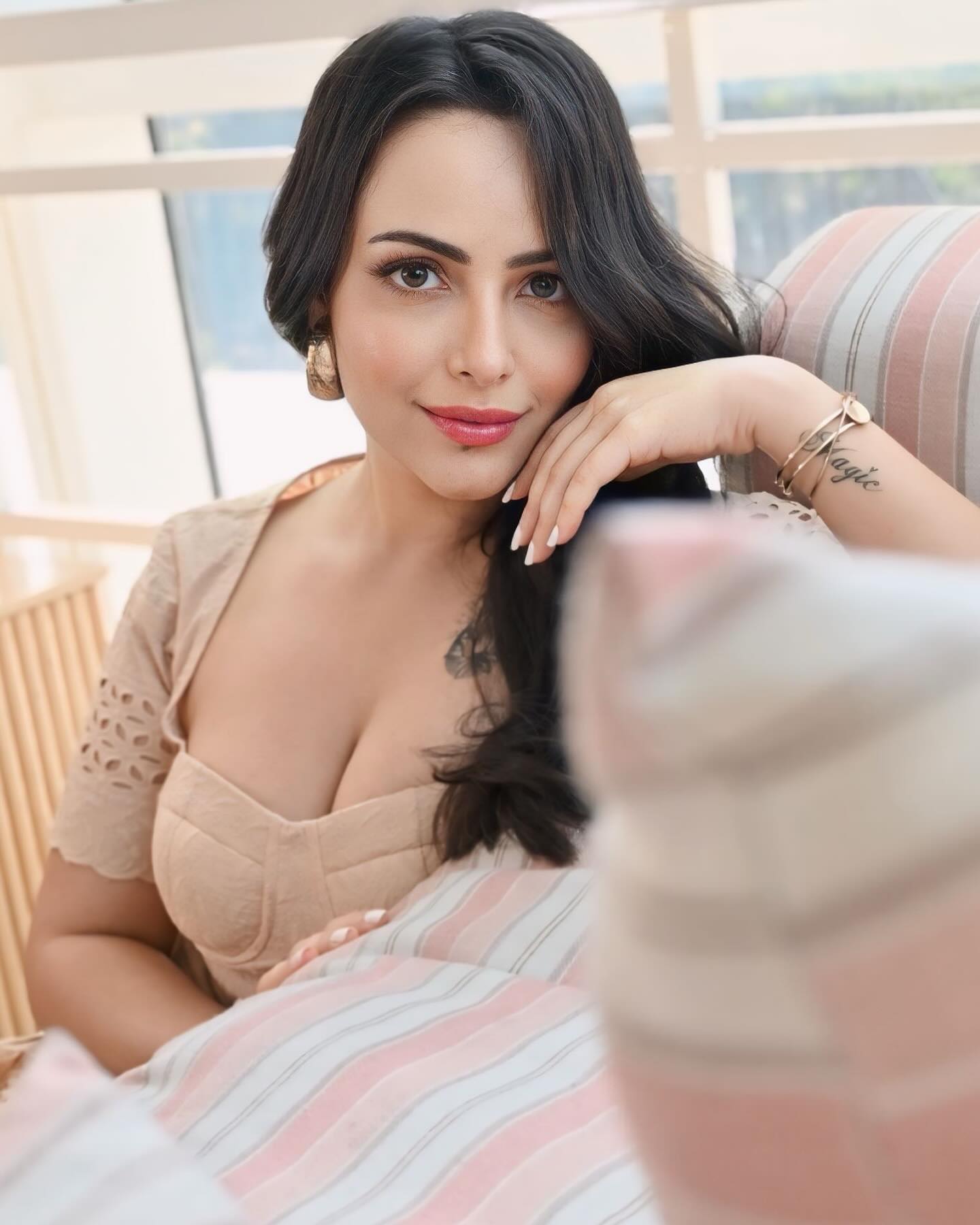 GLh1dUQawAAzYZQ?format=jpg&name=large