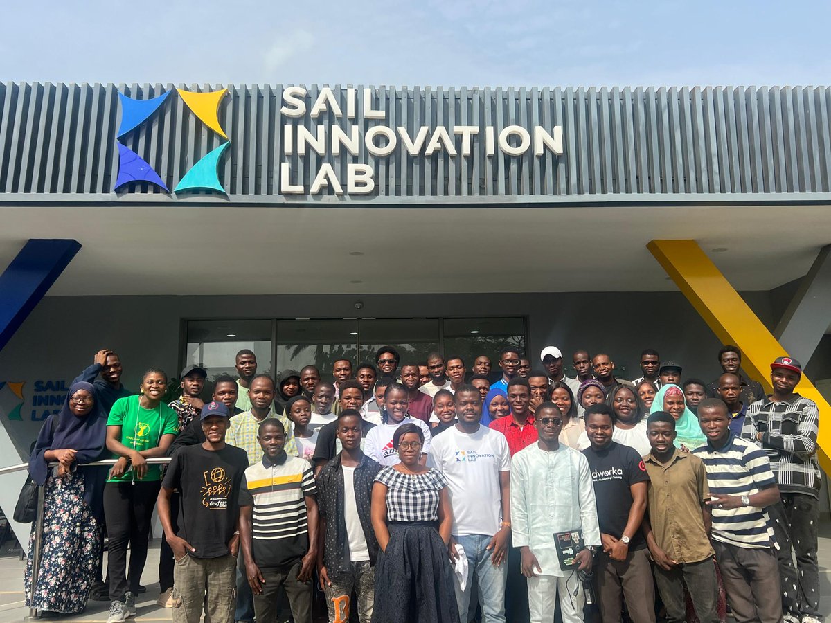 findworka's tweet photo. Yesterday, we had a workshop with some of our SAIL Tech talent students. At the workshop, we discussed online freelancing opportunities for young developers. Our facilitator was Etoma-etoto Odi, a Freelance CRM Integration Specialist and Flutter Mobile App Developer.✨ https://t.co/NV6wjtUtkU