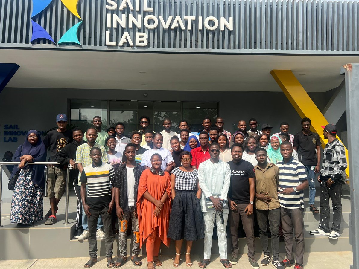findworka's tweet photo. Yesterday, we had a workshop with some of our SAIL Tech talent students. At the workshop, we discussed online freelancing opportunities for young developers. Our facilitator was Etoma-etoto Odi, a Freelance CRM Integration Specialist and Flutter Mobile App Developer.✨ https://t.co/NV6wjtUtkU