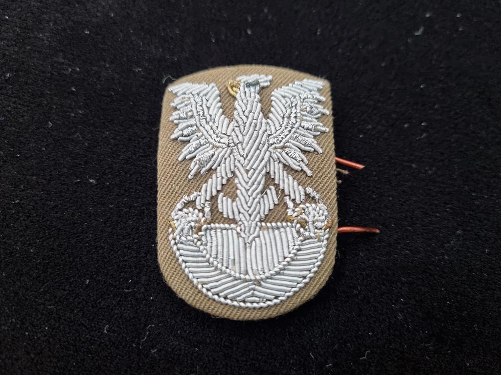 comradecuong's tweet photo. More of ☞ https://t.co/OwG8q2PeEH ☜
*
My Polish People's Army embroidery cap badge used in tropical weather for Plutonowy to Colonel Rank issued from 1971 to 1991 😃🇵🇱👍
•
#Polska #Poland
#Orzełek #Orzeł #LWP
#帽章 #모표 #帽徽
#CapBadge #Insignia
#Кокарда #Kokarde
#CapInsignia https://t.co/v6UOkZRw1Y