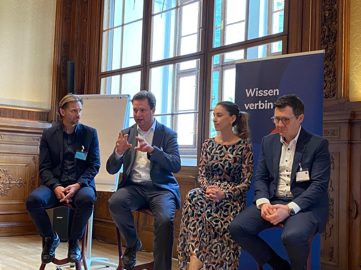 AppianDE's tweet image. Banking Summit in Wien und Appian ist dabei: Georg Kolin spricht vor Ort im Panel über die Harmonisierung von Prozessen und IT-Systemen im digitalen Zeitalter der Banken - denn #Prozessautomatisierung kann trotz IT-Legacy funktionieren und muss es auch. #OrchestrateChange