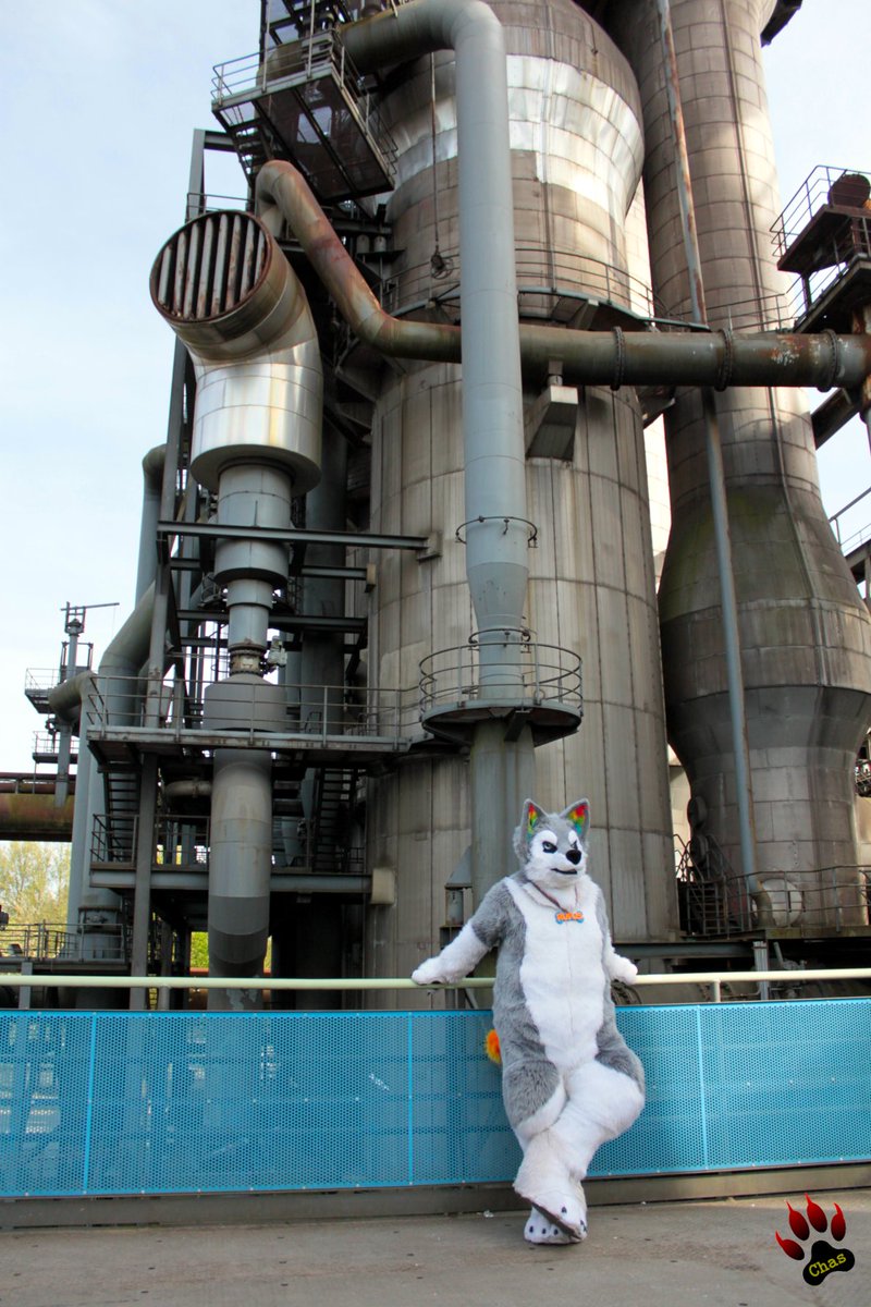 enjoying some sunny saturday's walkies at #Landschaftspark #Duisburg-Nord -- an old, now defunct steelworks that is open to public as a landscape park.

it's been ages since I last went there - but it's always an adventure

🌍 #LaPaDu (openstreetmap.org/node/339527659)
📷 @PupChasAD