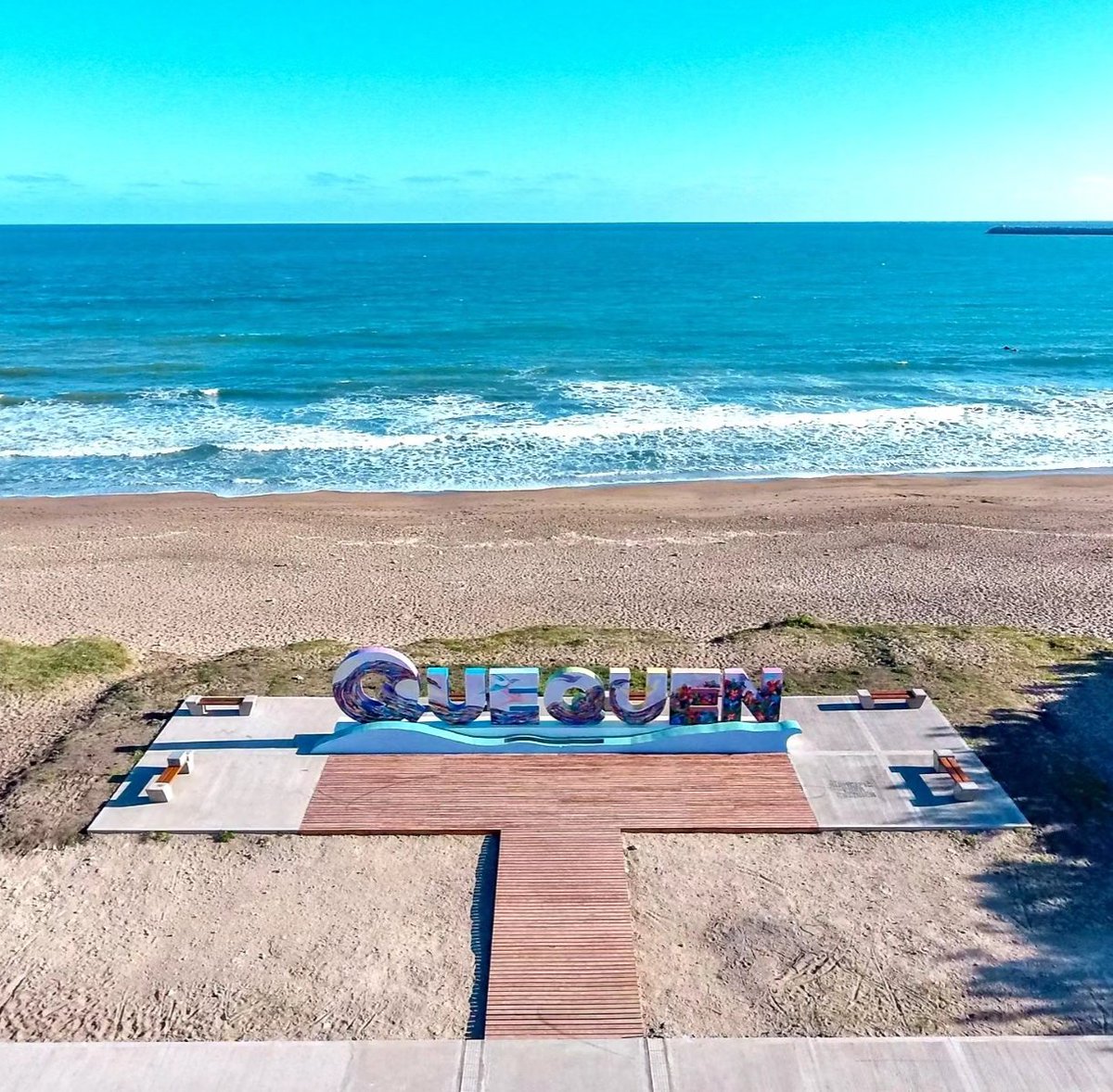 ¿Alguna vez visitaste el Cartel de #Quequén? 🌊

Si no lo visitaste, prepará el mate, venite y llená tu galería de fotos con esta hermosa postal 🤳🧉

#EstamosCerca 💫
#LaMejorPlayaArgentina 🏄‍♂️
#MagicamenteNatural 🤍