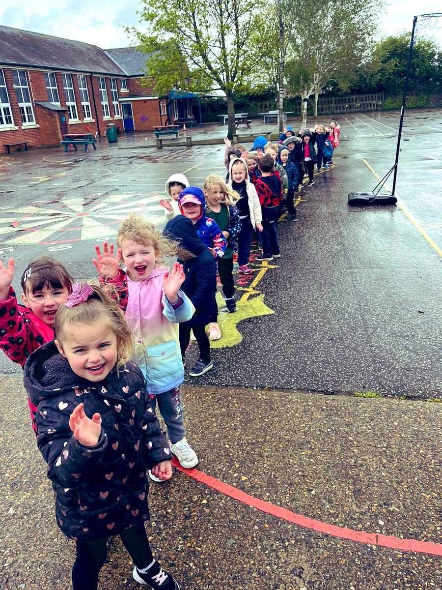A big ACE SHOUT OUT to our BEARS  @Astley_PrimaryR who have earnt themselves 1️⃣0️⃣ minutes of extra Friyay play after a super week of lunchtime behaviour 🤸‍♂️✨ 

#celebrate #friyay #weareastley #weareace #wellbethereforyou 💙