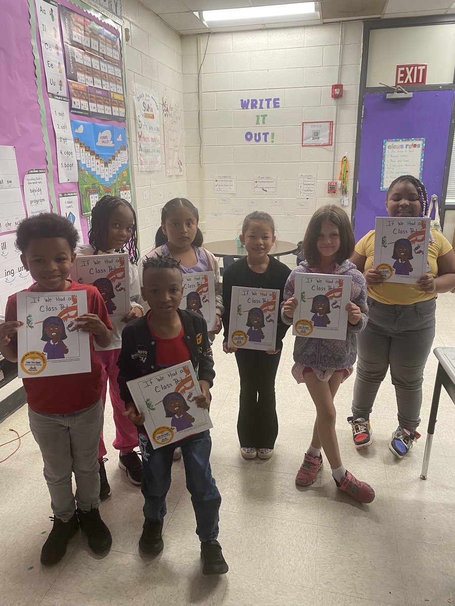 sdmurphy617's tweet photo. We are published authors! @Scurlockbears @studentreasures @PrincipalD17 @MrsBriggsEdu @rpeters_SES https://t.co/xh7HdK7dAe