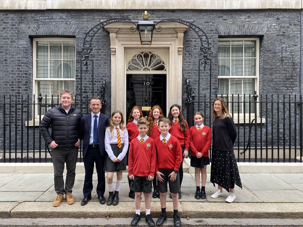 St Brides Pupil Parliament children have enjoyed a fantastic and thought provoking day learning about conservation on World Earth Day in 10 Downing Street. Thank you @AlunCairns @10DowningStreet @anmurty for looking after us.