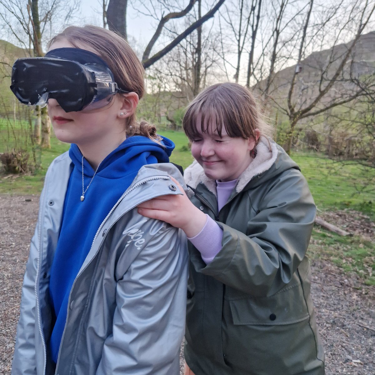 corpuscP7a's tweet photo. Blindfolded activities on day 3! Very funny to watch... Team Yassin used clear communication to direct their partner. 🗣 https://t.co/aeYsrTTXlK