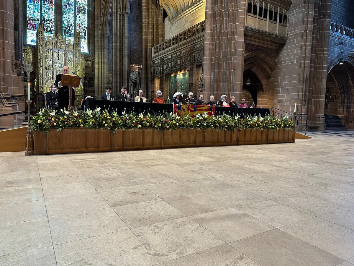 Handed over the High Sheriff role to John Mohin today at a ceremony at @LivCathedral I had a great year and I hope you do too John. I will now be found @husseyruth