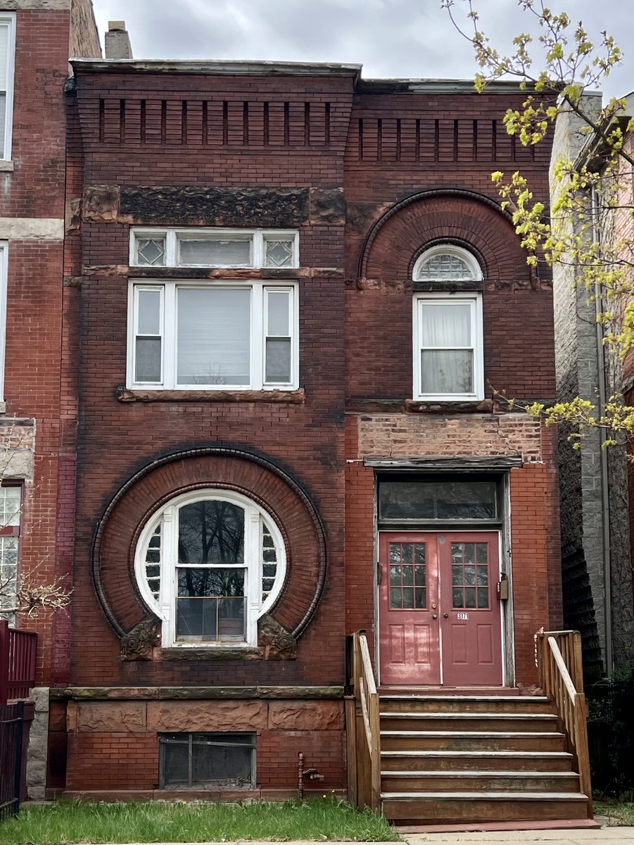 3171 S. Monroe St., Chicago. Built ca. 1890. That window might be original.