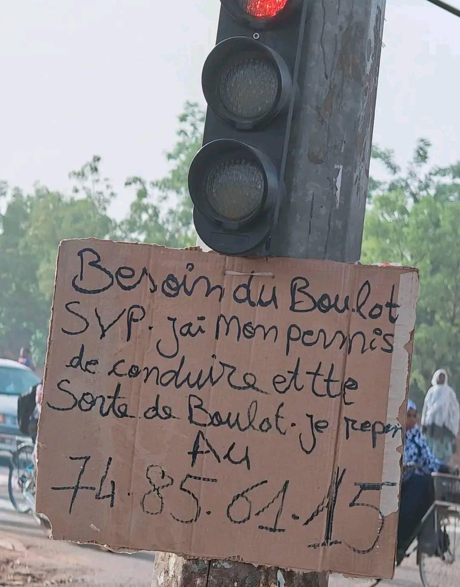 Un petit partage pourrait être une opportunité pour le frère de décrocher un boulot 🙏 Il repond au 74856115. Partagez s’il vous plaît 🙏