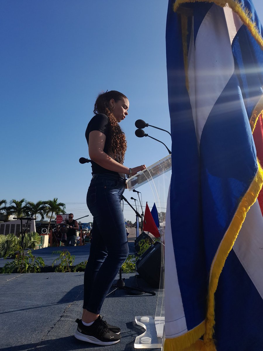 Victoria 63 de Girón. Meyvis Estevez Echevarria, primera secretaria del Comité Nacional de la UJC, en palabras centrales reafirmó: 'Somos capaces de realizar los sueños, por encima del odio de los que nos bloquean'. #Cuba @DiazCanelB @DrRobertoMOjeda #GironVictorioso