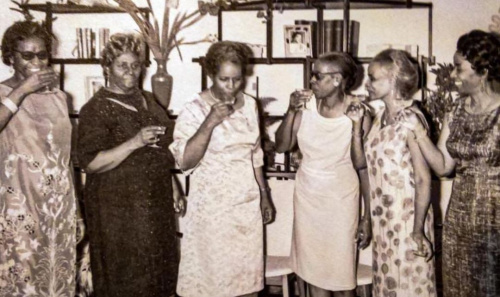 Les sœurs Nardal, militantes de la cause noire et féministes avant l’heure

➡️Leurs noms ornent une rue du XIVᵉ arrondissement de Paris, leurs visages s'affichent dans des documentaires et leurs textes se lisent dans des recherches.⤵️

📲💻la1ere.francetvinfo.fr/les-s-urs-nard…