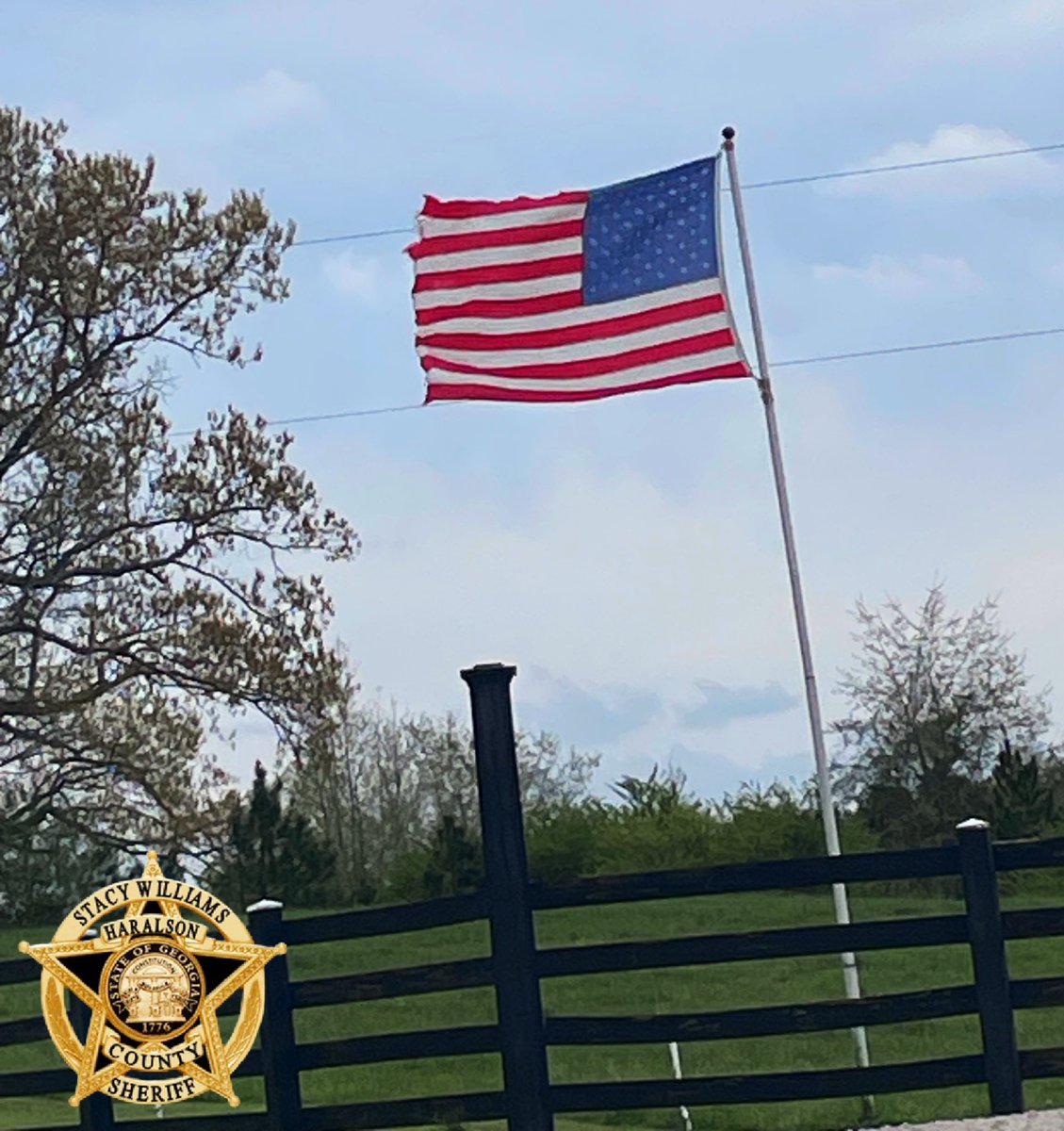 Good Friday Mornin’ folks, we hope y’all have a fantastic day!

“Solitude is different from loneliness, and it doesn't have to be a lonely kind of thing.” ― Fred Rogers

Photo credit: Deputy N Ivey

#HaralsonMornings 
#FlagFriday 
#MisterRogers 
#CallUsIfYouNeedUs
