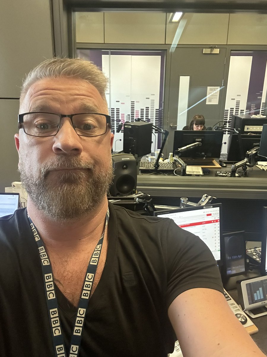Les Pratt (@bonaomi1) on Twitter photo 25 years ago today, I joined as a new member of the <a href="/BBCRadio3/">BBC Radio 3</a> team. A quarter-century has passed, I’ve been in Manchester for more than 20 years and many wonderful colleagues have come and gone. Feeling a bit nostalgic, but still loving the music & the thrill of live radio 🎶 ❤️ 25 years ago today, I joined as a new member of the <a href="/BBCRadio3/">BBC Radio 3</a> team. A quarter-century has passed, I’ve been in Manchester for more than 20 years and many wonderful colleagues have come and gone. Feeling a bit nostalgic, but still loving the music & the thrill of live radio 🎶 ❤️
