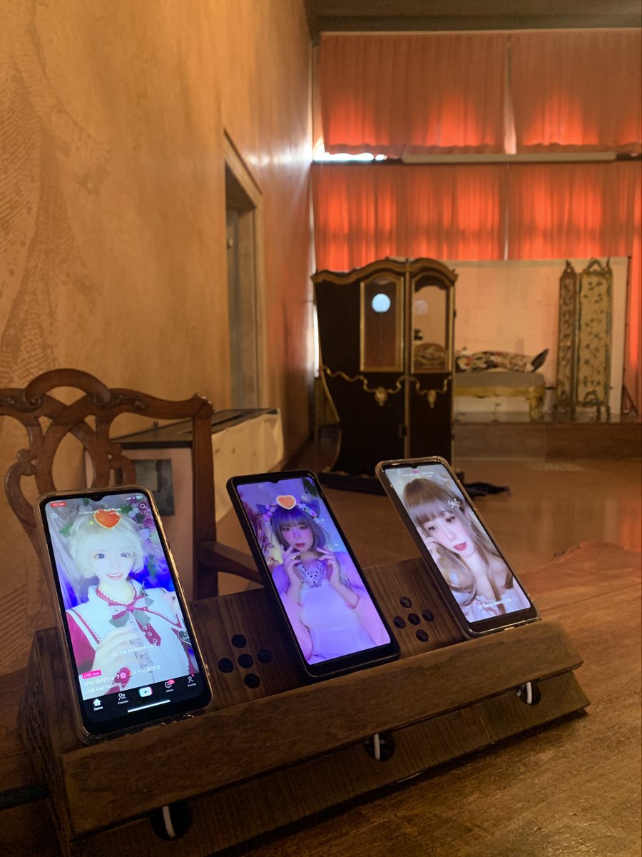 Casa_Goldoni's tweet photo. 📷 In occasione della 60^ #biennalearte, Casa di Carlo Goldoni ospita l'esposizione 𝗘𝗩𝗔 𝗠𝗔𝗥𝗜𝗦𝗔𝗟𝗗𝗜. 𝘽𝙄𝙍𝙄𝘽𝙄𝙎𝙎𝙊, un progetto che si presenta sotto forma di un’unica, grande installazione multisensoriale sviluppata in tutti gli ambienti del museo.

@visitmuve_it https://t.co/kLq3pw7g6M