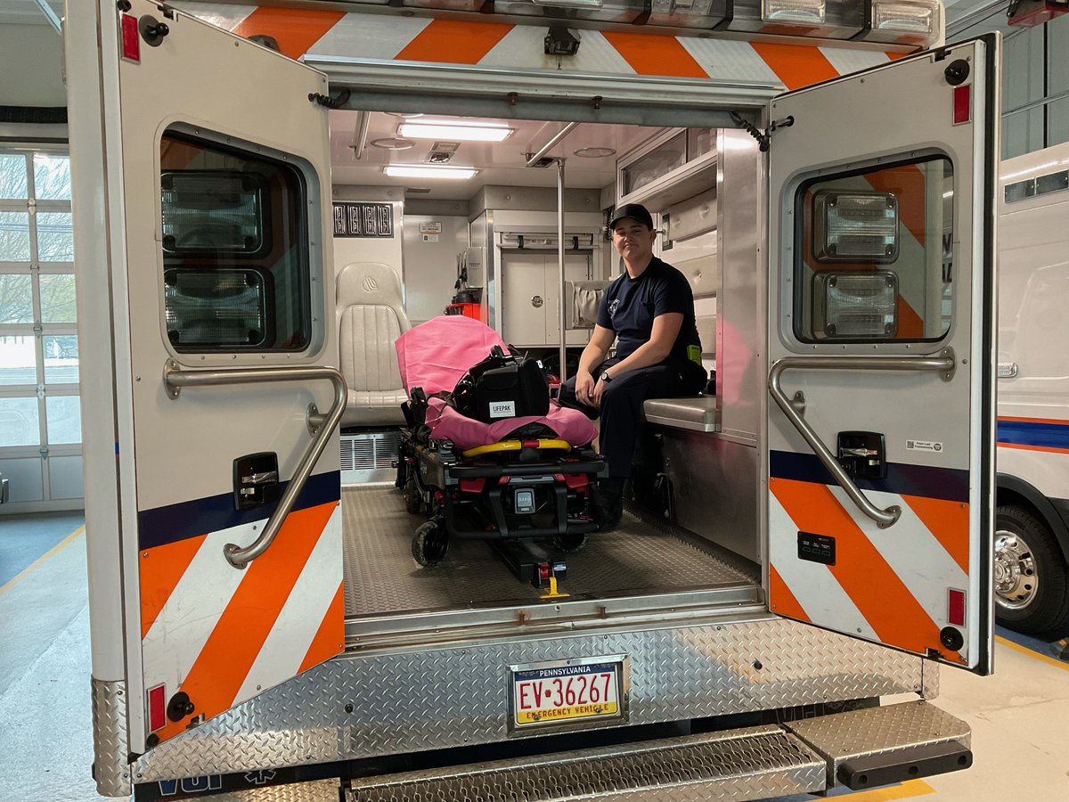 Samuel Schondelmeyer from the Medical & Health Professions program is currently excelling in his externship at Tri Hampton Rescue Squad. #StudentSpotlight #CTEExcellence #FutureHealthcareHeroes #TriHamptonRescueSquad #aMBITion #CTEWorks