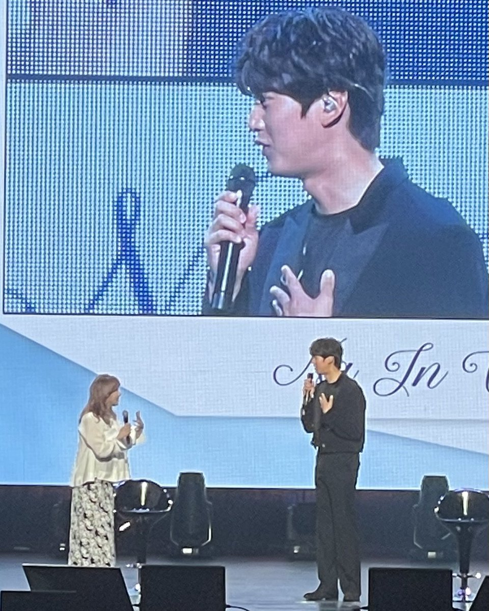 나인우 2024 일본팬미팅 1회 스타일링 

1부 - 복슬 덮머에 넓은 어깨가 돋보이는 광공 올블랙 정장, 근데 등장하자마자 긴장을 못감추고 도키도키 떨려효 어필 하는 중 🥰

#nainwoo