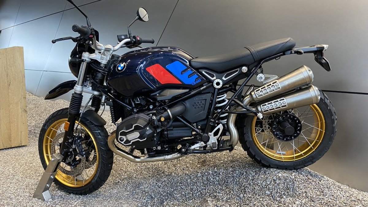 キールのバイクは #BMW R nineT。 左2本出しの排気管はScramblerから
