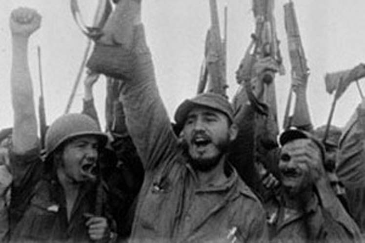 Los derrotados aún se preguntan cómo la incipiente revolución logró abatirlos en menos de 72 horas. El 19 de abril del 61 las tropas invasoras se sometieron ante el impetuoso empuje de nuestro ejército de pueblo victorioso comandado por Fidel #AbrilDeVictorias #GironVictorioso