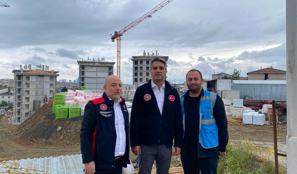 hm_guner's tweet photo. Bakanlığımız tarafından yürütülen 597 konut ve 28 ticari birimden oluşan kentsel dönüşüm çalışmalarını yerinde inceledik.

📍| Ümraniye | Hekimbaşı

🏗️. 🏡 https://t.co/8RT6OdGJwC