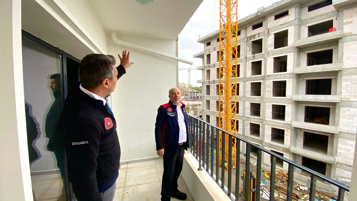 hm_guner's tweet photo. Bakanlığımız tarafından yürütülen 597 konut ve 28 ticari birimden oluşan kentsel dönüşüm çalışmalarını yerinde inceledik.

📍| Ümraniye | Hekimbaşı

🏗️. 🏡 https://t.co/8RT6OdGJwC