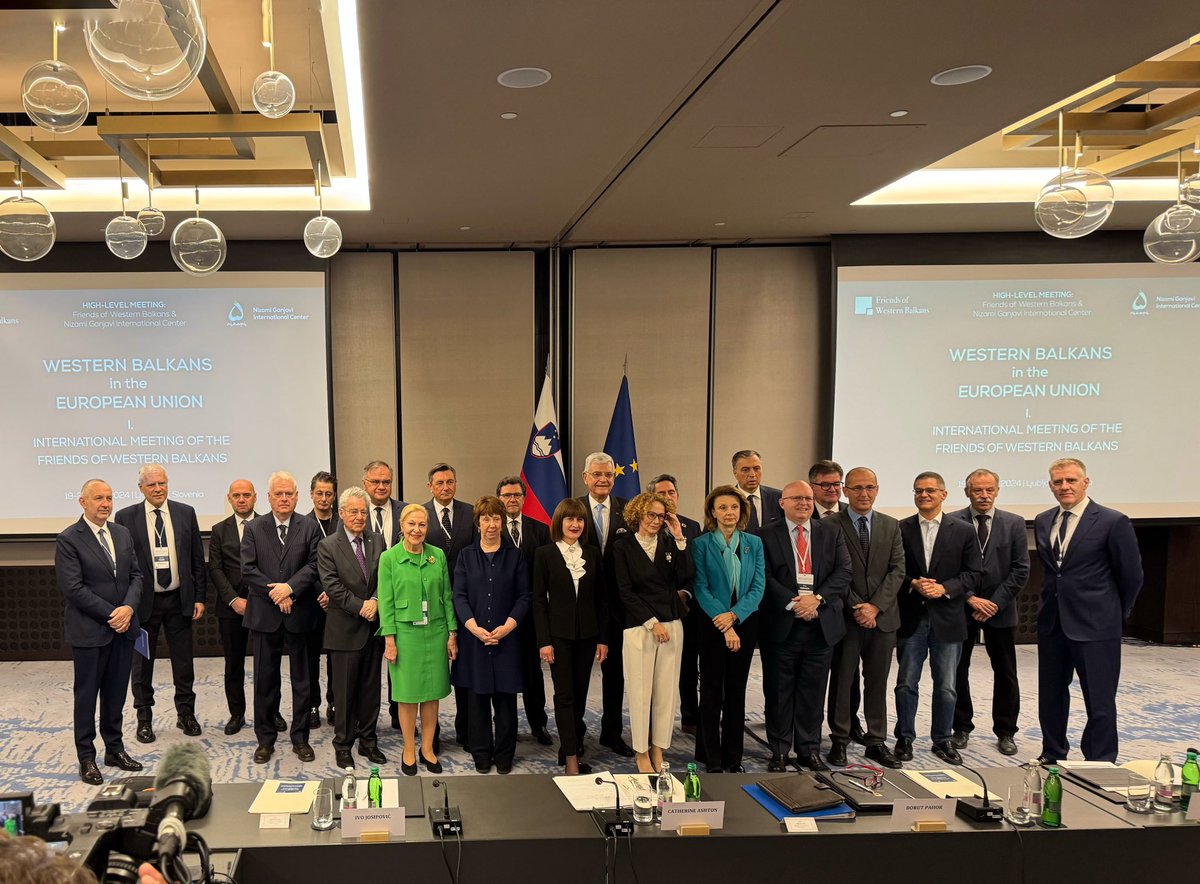 Family picture from the High-Level meeting in Ljubljana.