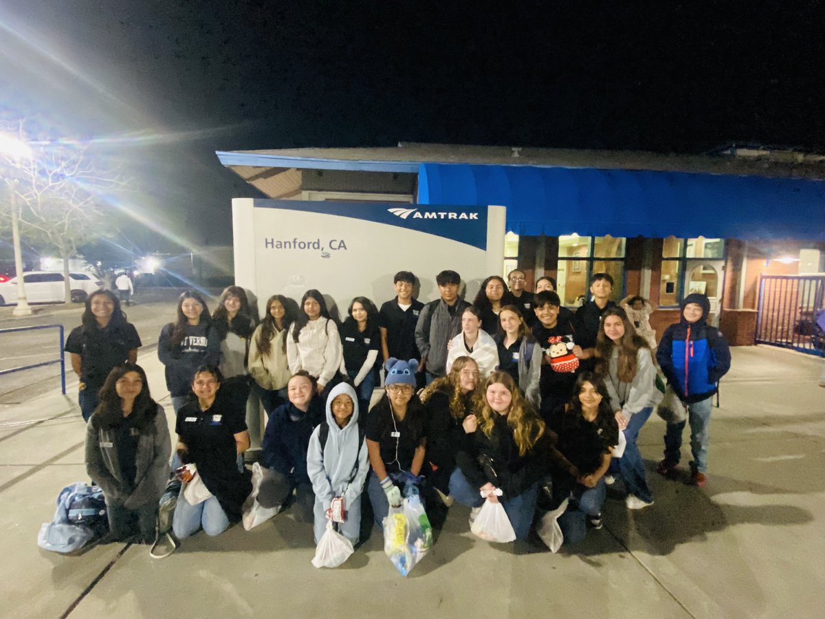 The @BurtonBulldogs Leadership BMS Class of 2024 is headed to Sacramento to tour the State Capital. The train ride is always a highlight for students #BurtonExperience @BurtonSchools