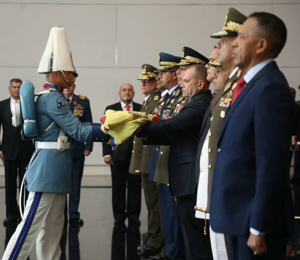 #19Abr || Con Izada del Pabellón Nacional, desde el Panteón Nacional, en perfecta fusión Cívico y Militar, conmemoramos el 214° Aniversario de la Proclamación de la Independencia de Venezuela #GloriaAlBravoPueblo