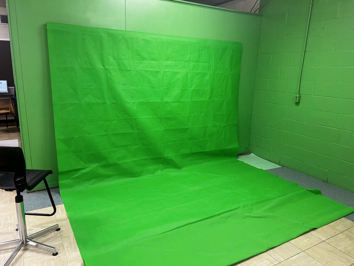 It was great to work with students @EasternShoreDHS as they explored creating with Green Screen as they further developed their films.