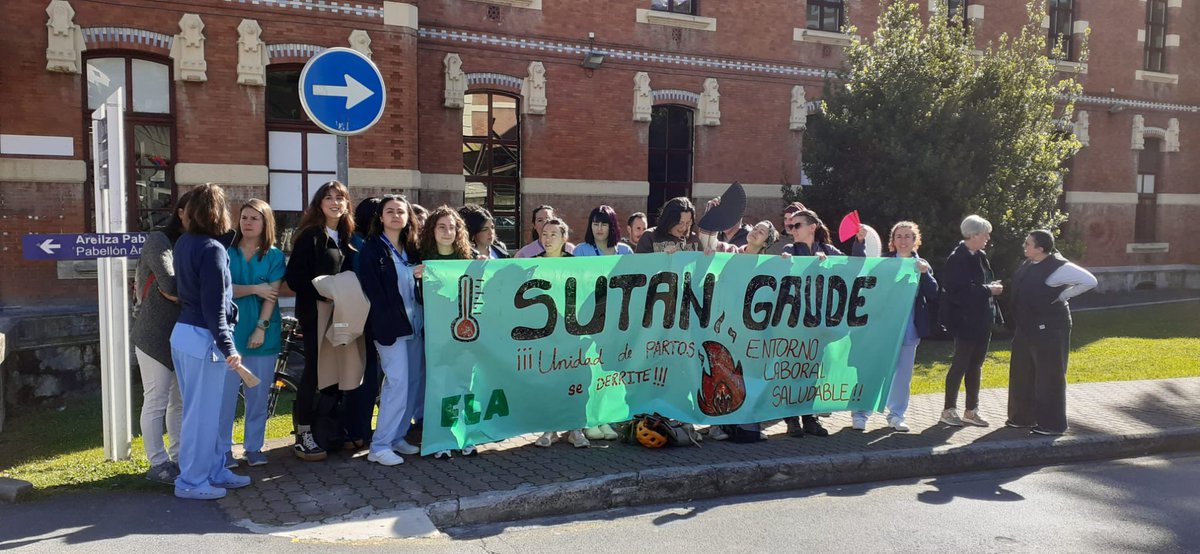 ELAOsakidetza's tweet photo. 🌡️ Hoy hemos salido a la calle con las trabajadoras del servicio de partos de #Basurto .
❌Las altas temperaturas en el servicio ponen en riesgo la salud de la plantilla y de las mujeres que paren.
😡 Mientras tanto, @osakidetzaEJGV @OSIBilbaoBasurt NO HACEN NADA!
✅ SOLUCIÓN! https://t.co/b3fqLOo3fV