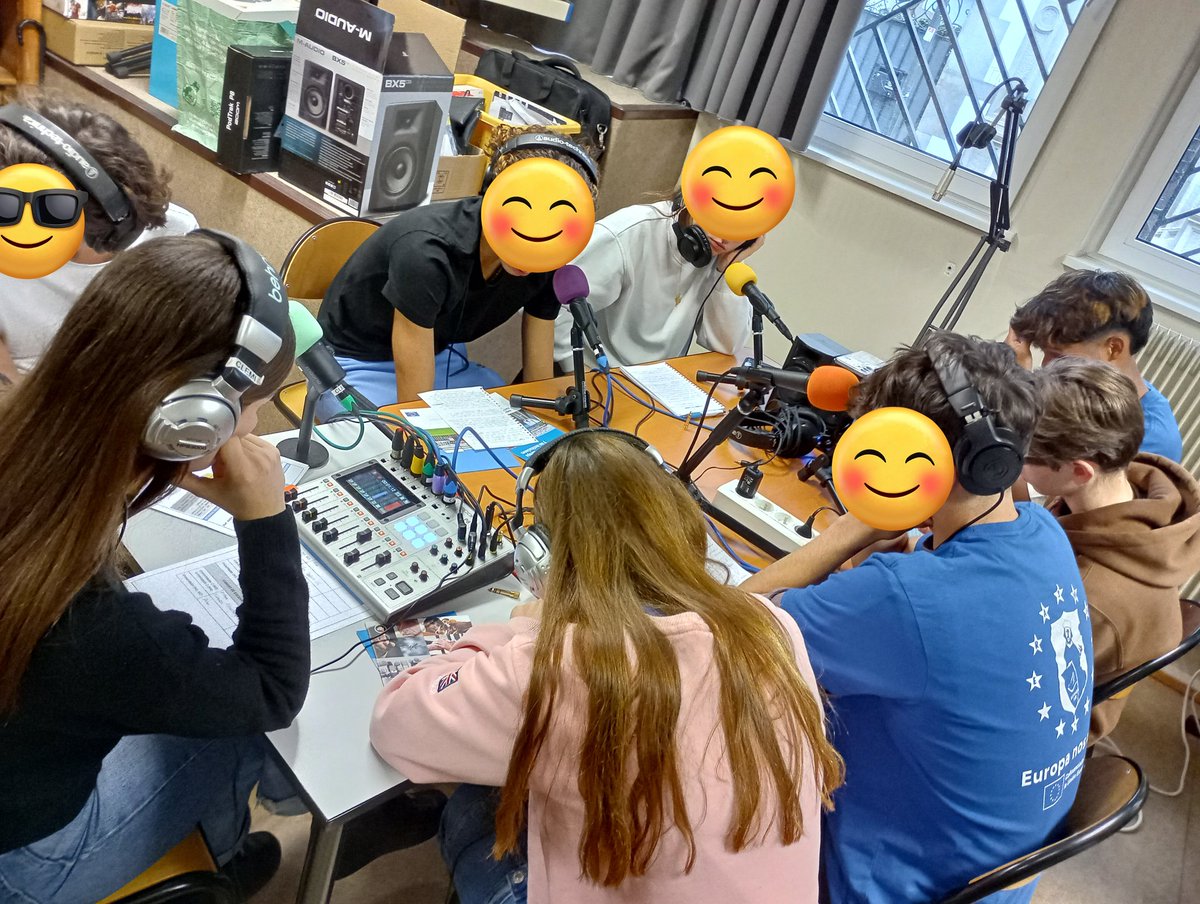 <a href="/alfonsoviiiplus/">alfonsoviiierasmus+</a> <a href="/IESALFONSOVIII/">IES ALFONSO VIII</a> <a href="/sepiegob/">SEPIE</a> 👏👏👏 à tous les élèves pour cette mobilité <a href="/EUErasmusPlus/">Erasmus+</a> <a href="/ErasmusPlusFRJS/">Agence Erasmus+ France Jeunesse & Sport</a> qui se termine par une émission radiophonique 🎙️ #emi. <a href="/alfonsoviiiplus/">alfonsoviiierasmus+</a> <a href="/IESALFONSOVIII/">IES ALFONSO VIII</a> nos vemos pronto !!