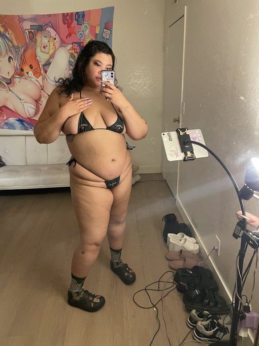 Front n back 🥰🥰🥰 https://t.co/laEWVXVRzl<a href="/tag/velma"class="tags"><span>#velma</span></a><a href="/tag/thundathighs"class="tags"><span>#thundathighs</span></a>