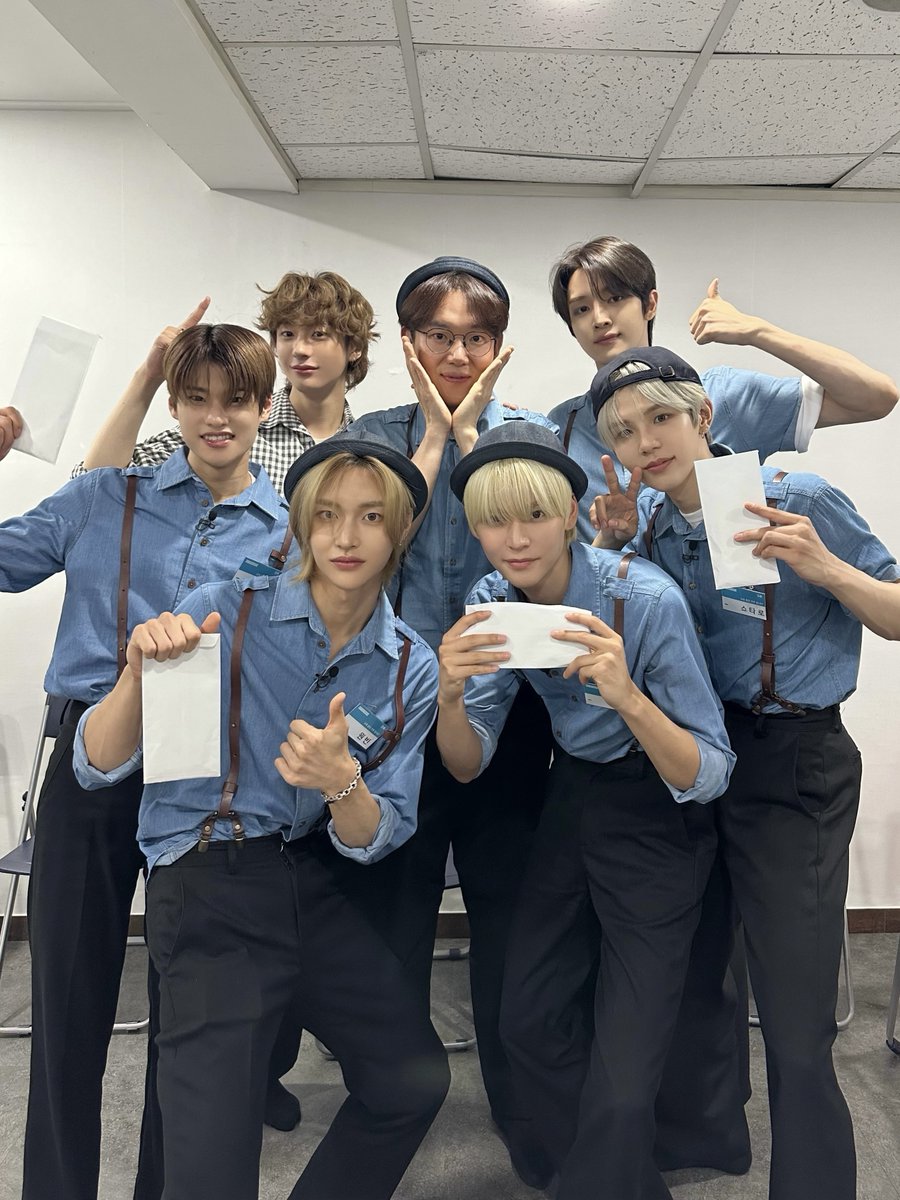 RIIZE_official's tweet photo. 🎬🍿🎞️

https://t.co/TT8Y8vgoRJ

#RIIZE #라이즈
#RISEandREALIZE
#Impossible #RIIZE_Impossible
#RIIZING https://t.co/H9237q8f1T