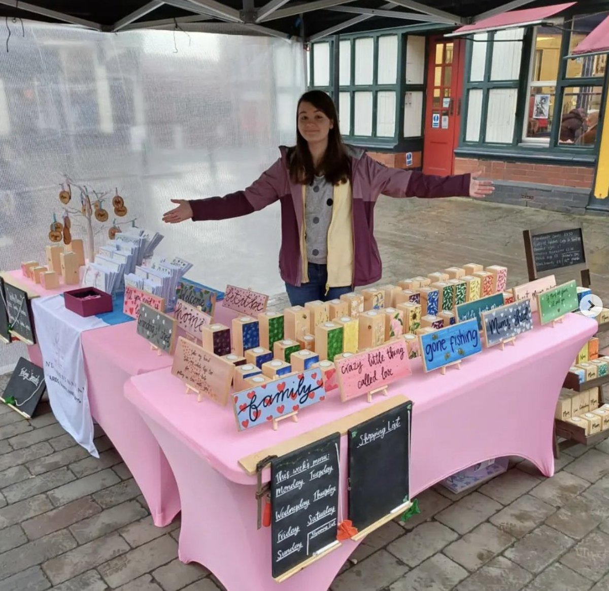 BuryFDFest's tweet photo. We've got a range of amazing craft stalls at Bury Food and Drink Festival this May! 🎨

Beautiful crafts and gifts from Handmade by Hannah, unique crochet accessories by Klothoknit, handmade resin jewellery from Beloved Crafts UK and more 🙌

More info
👉https://t.co/P4ZJ9UKpiU https://t.co/V5oCILuJeF