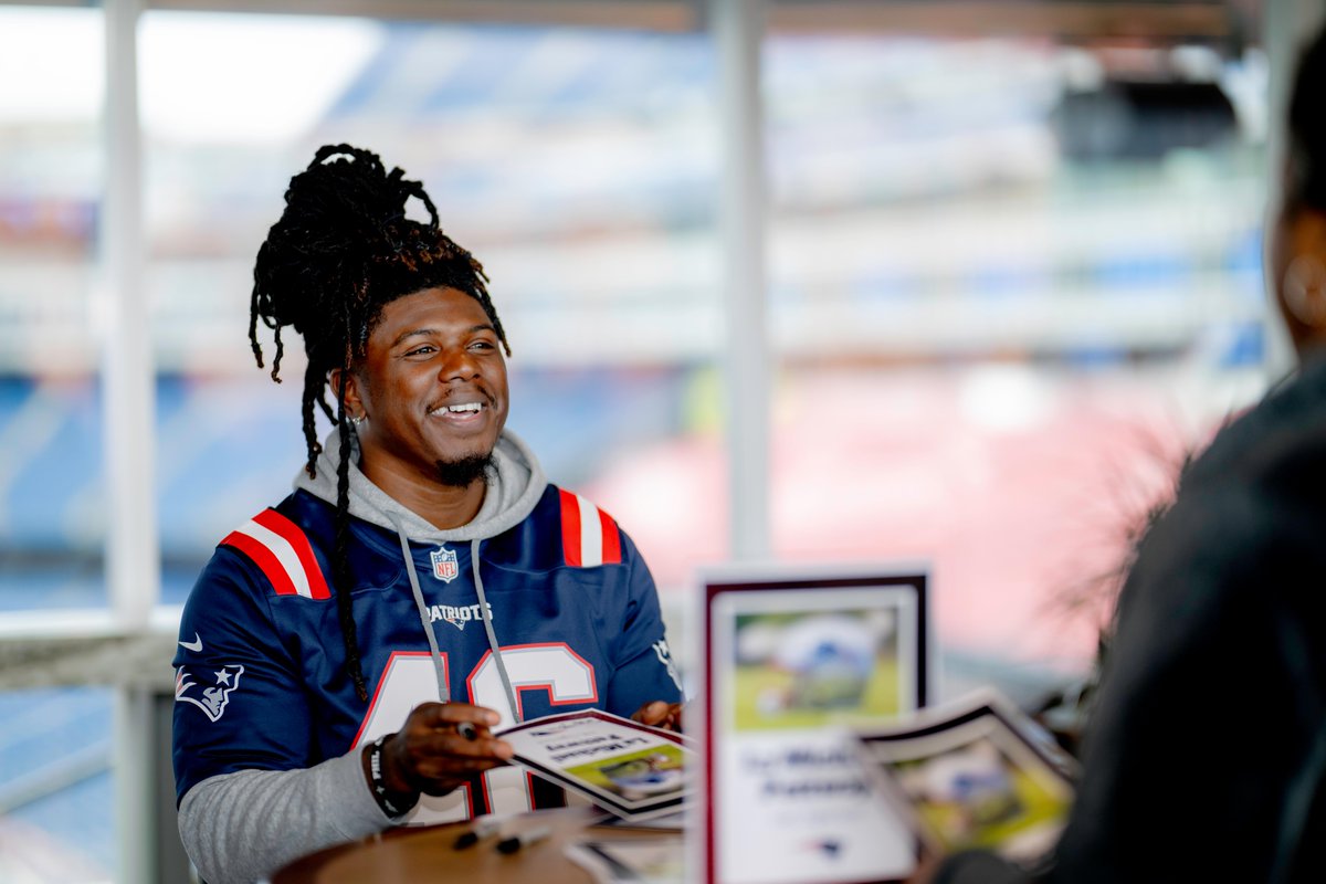 We appreciate @Patriots La’Michael Pettway (pictured), @nathan_rourke, @KJ_Osborn, @NVBentley33 & @STakitaki for celebrating the 40th anniversary of @KraftBloodDonor and its generous blood/platelet donors during the Breakfast of Champions held recently @GilletteStadium. #BeAHero