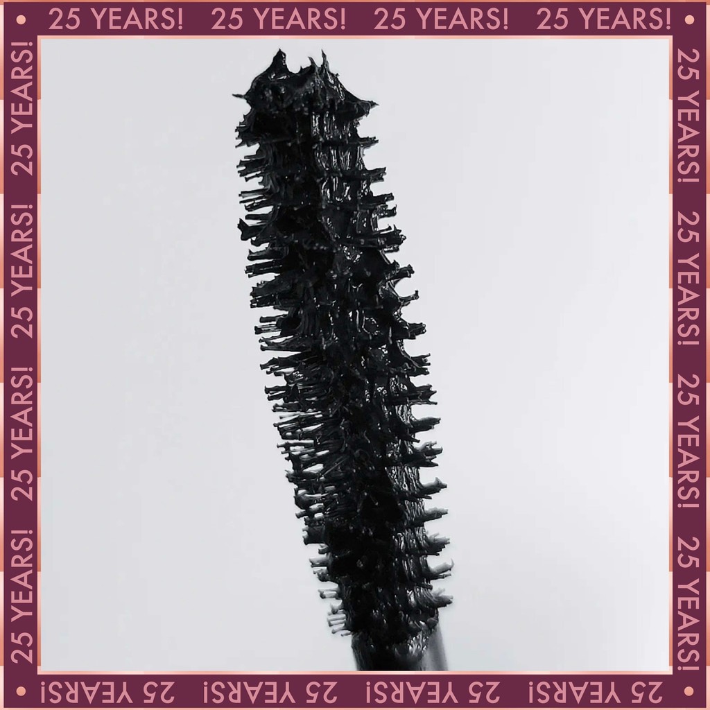 blinc's tweet image. Our UltraVolume Brush, designed for maximum impact! Achieve stunning volume and definition with every swipe. l8r.it/i9Ln
#eyelashes #lashes #makeup