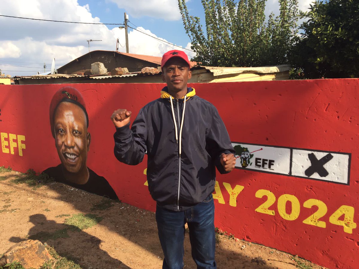 KingSammyBae's tweet photo. #EFFRedFriday @EffNorthwest  @EFFSouthAfrica @cllrkho https://t.co/B4f37EGVY7