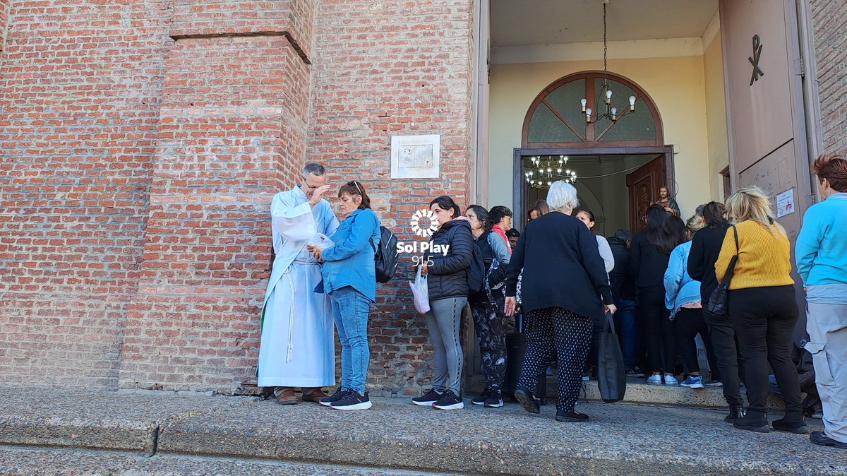 #AHORA | Santa Fe celebra el Día de San Expedito en la Parroquia Sagrado Corazón de Jesús ubicada en 4 de Enero al 2.400.

<a href="/ColoBallesteros/">Bruno Ballesteros</a>