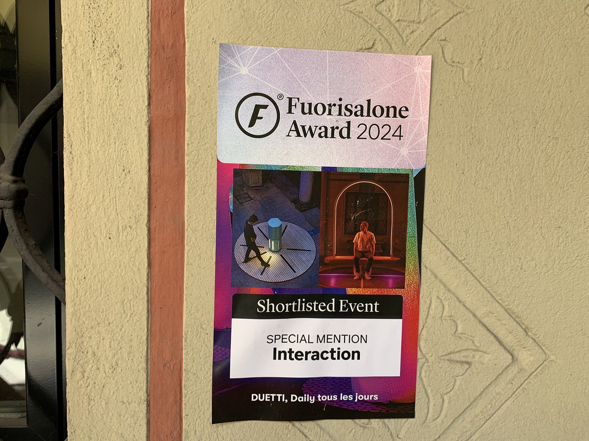 CanadainItalia's tweet image. « Duetti » di @DailyTLJ è un progetto bellissimo: una panchina e un paletto interattivi - musica, luci e movimento generati dalla presenza umana. @5vieartdesign @ComuneMI #MDW #MilanDesignWeek 
Già nella shortlist per una Menzione Speciale @fuorisalone Award