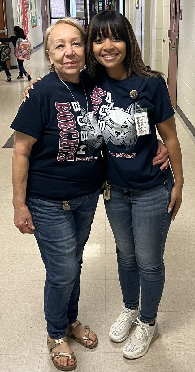 Twinning with Ms. Delgado today! Happy Friday! @ajbushelem #OneTeamOneGoal #BobcatBusiness