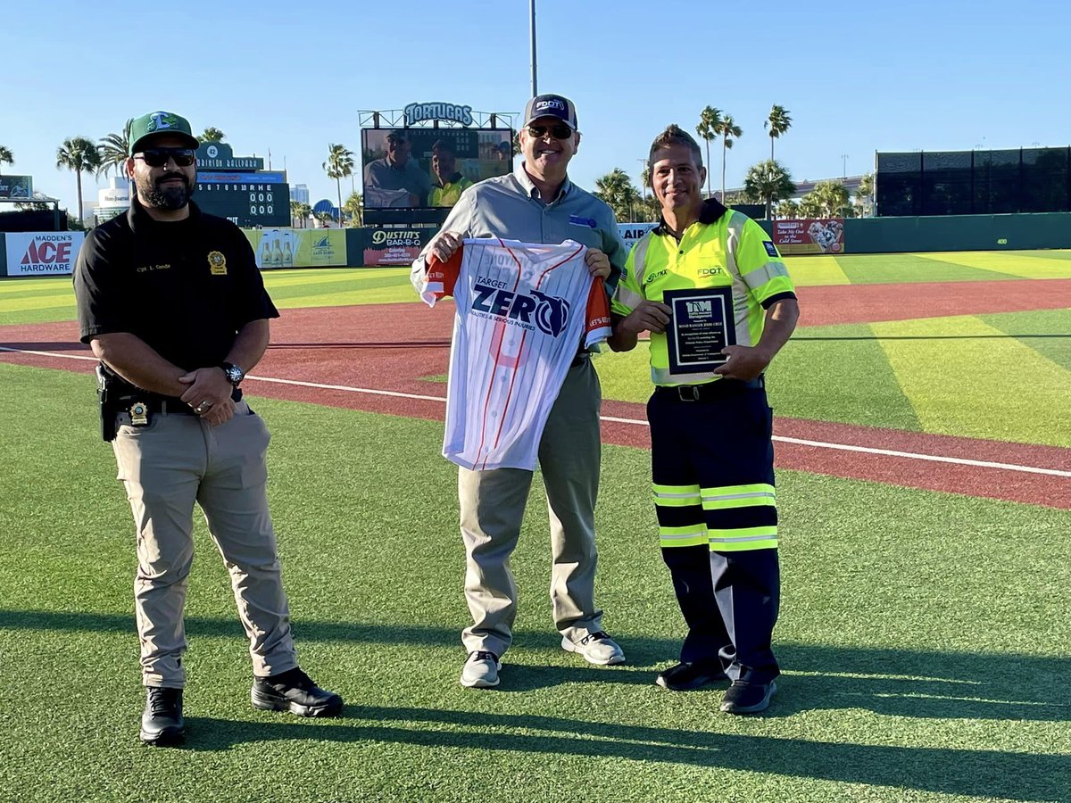 Our Road Rangers are some of the unsung heroes of our roadways, ready to spring into action for anyone at any time. Proud of John in @MyFDOT_CFL who was recently recognized for his heroic actions to assist a motorist during a medical emergency while on the road. Great work!