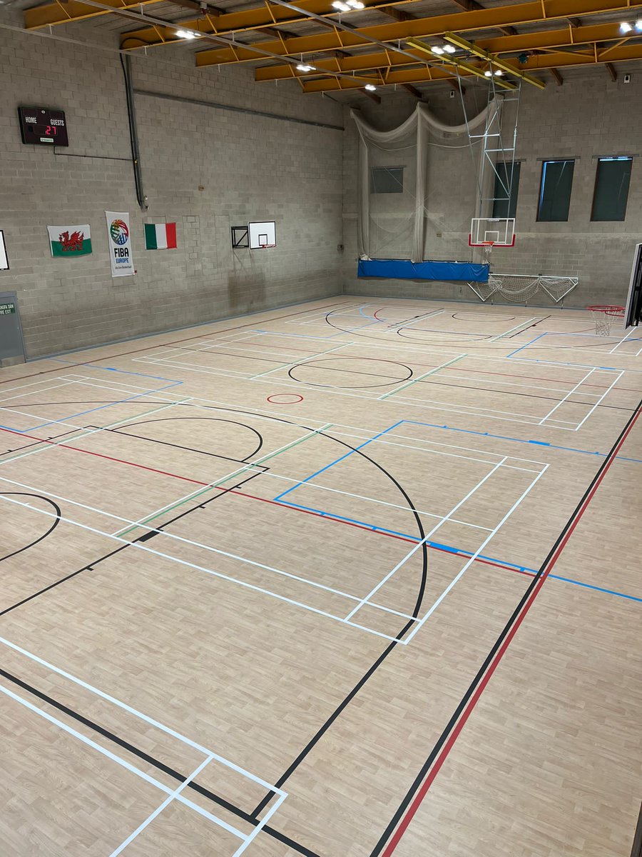 Holyhead Leisure Centre has undergone a major transformation with a number of upgrades now complete. A new floor has been installed in the main hall, along with improvements to the squash courts & shower facilities. Read more here: anglesey.gov.wales/en/newsroom/ne…