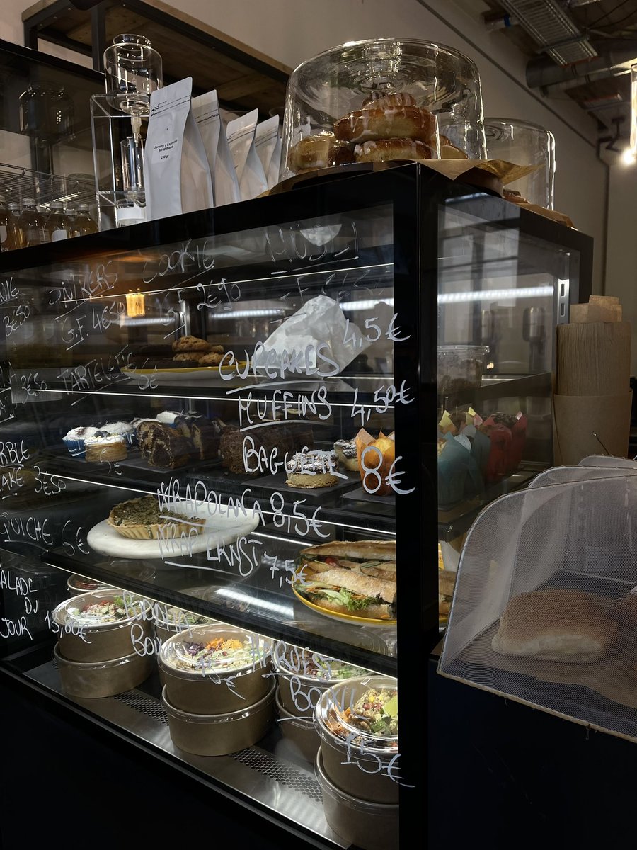 1000 🇱🇺🇯🇵 tweet media