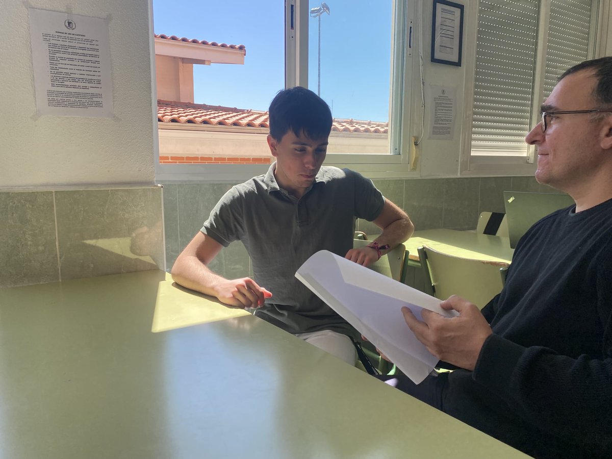 iessapereaude's tweet photo. Encuentro con el genial intérprete y compositor NICOLÁS PRO.
Diego Vadillo, ha realizado una entrevista a una joven promesa del hip-hop patrimonio del #IESSapereAude que aparecerá publicada en el numero 48 de #LiterariosAtrevimientos.
#AtrediPress https://t.co/gDOP4Cg6oO