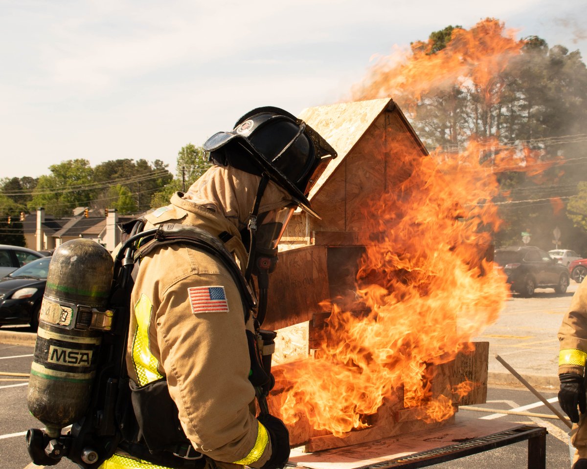 Cobb Fire presented a fire behavior and flow path demonstration to Ms. Mullen’s Foresics students at Sprayberry High School in Marietta, GA! Thanks for having us out Ms. Mullen and the Foresics students!